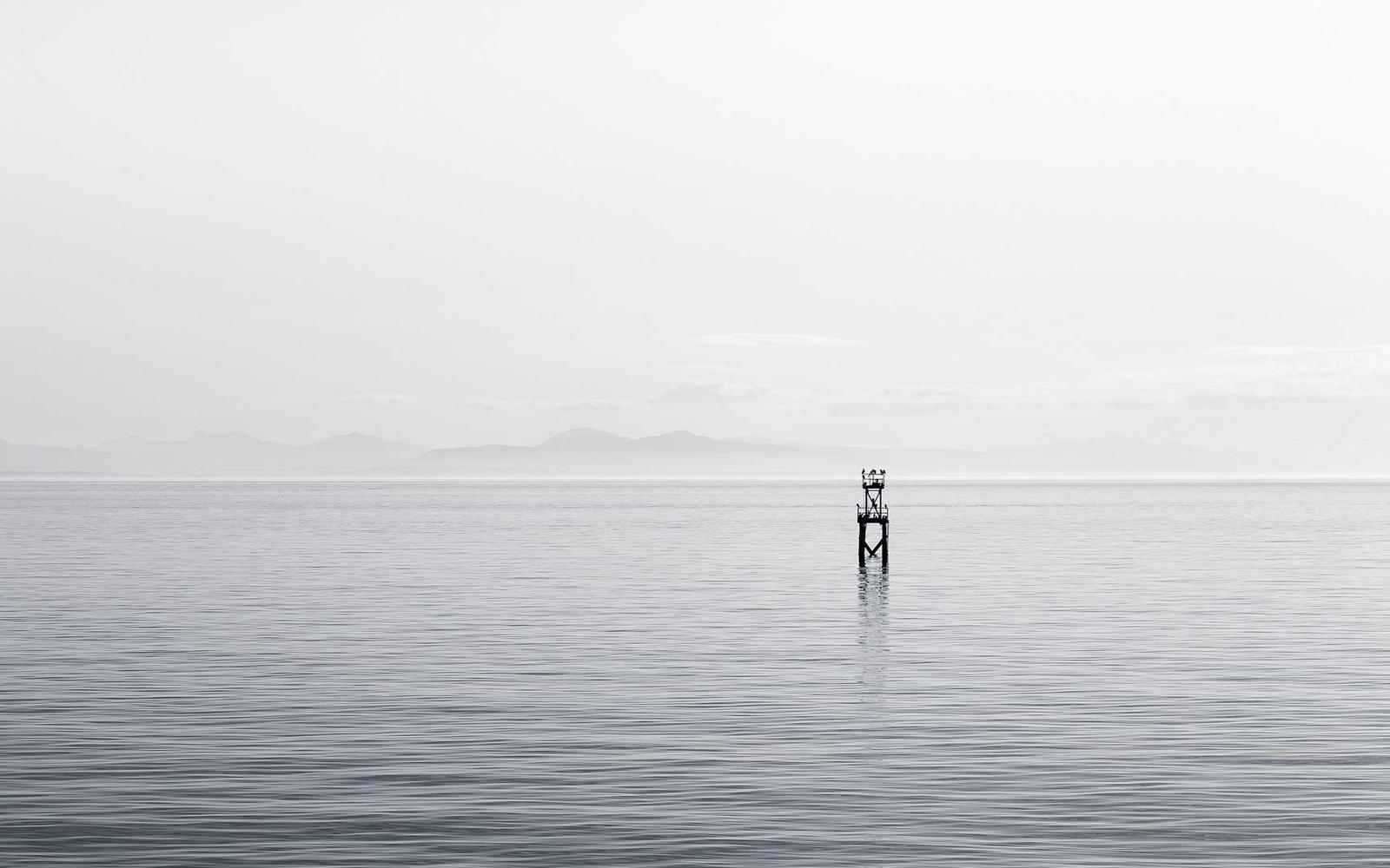 Eau calme et horizon apaisé